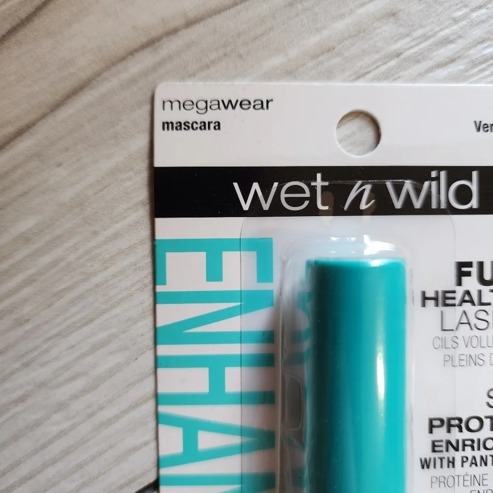 Wet n wild mascara Very Black NWT